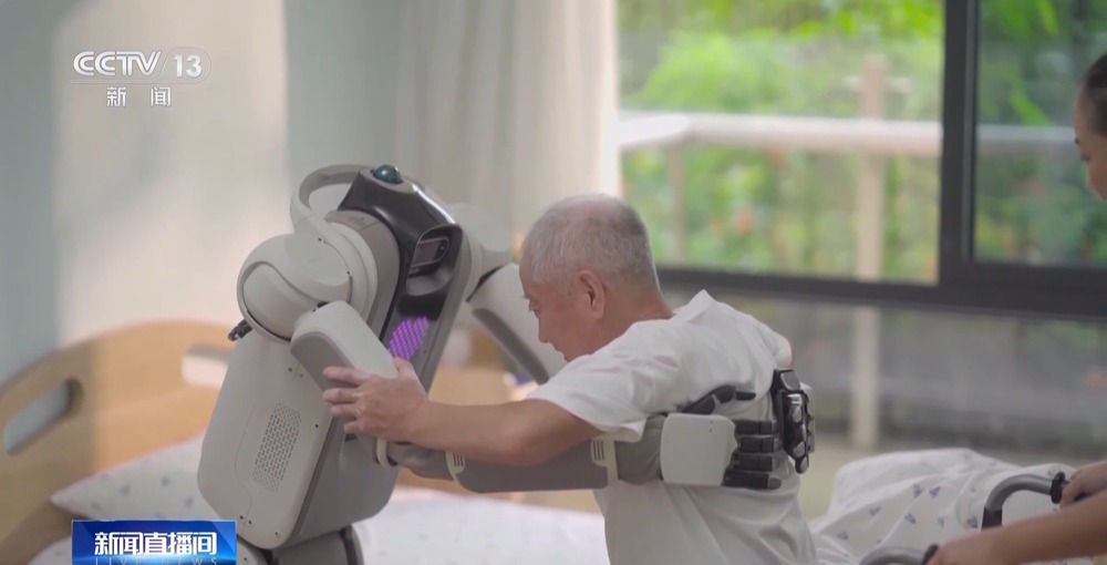 养老服务机器人都能干点啥？陪老人下棋、监测生命体征(图6)